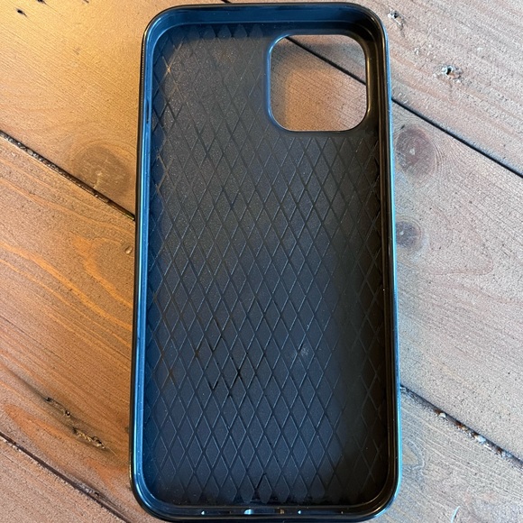 iPhone case, works with 11 and 12 max pro - Picture 3 of 3
